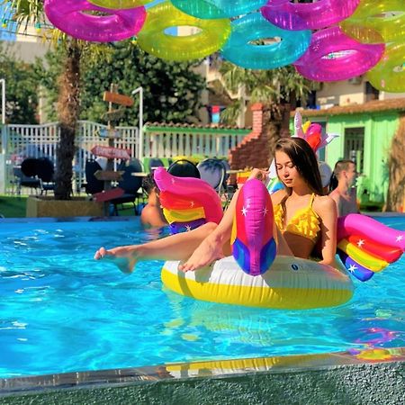 Casa Barbie Costinesti Vandrarhem Exteriör bild