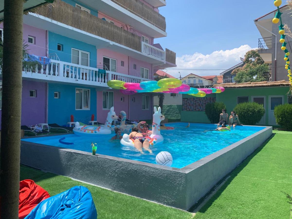 Casa Barbie Costinesti Vandrarhem Exteriör bild