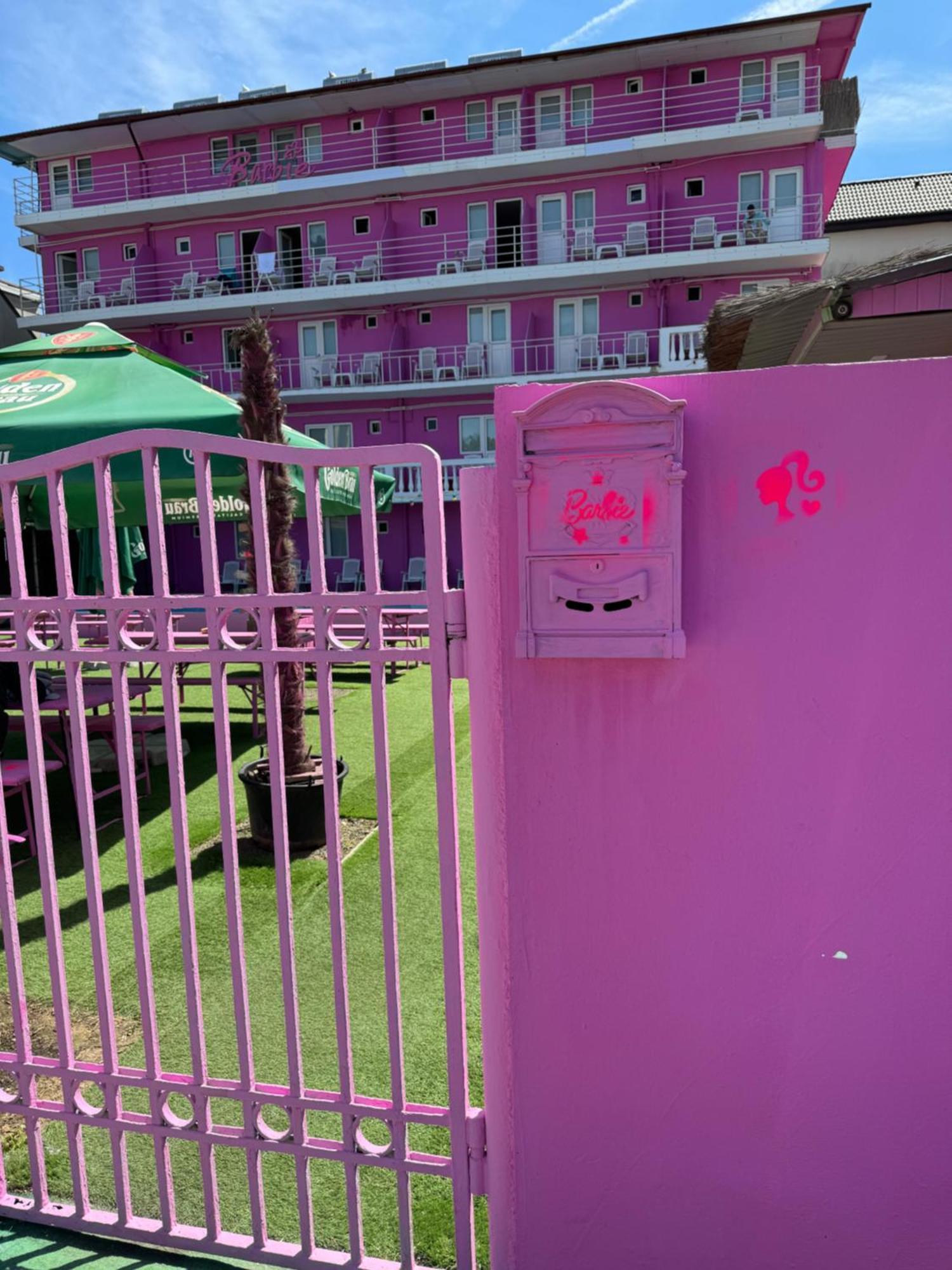 Casa Barbie Costinesti Vandrarhem Exteriör bild